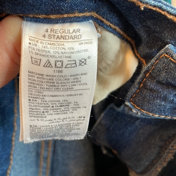 Old Navy super skinny mid rise. Jeans waist 16 inches rise 9 inches 29 inches. - Picture 6 of 9